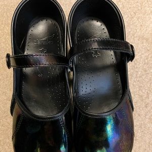 Women’s Dansko clogs,  Size 40 and in excellent, oil slick style, adjustable